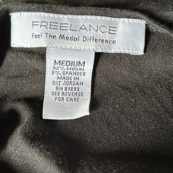 Freelance Black Short Sleeve Tee Women’s Medium Crew Neck Basic Top - Picture 3 of 3